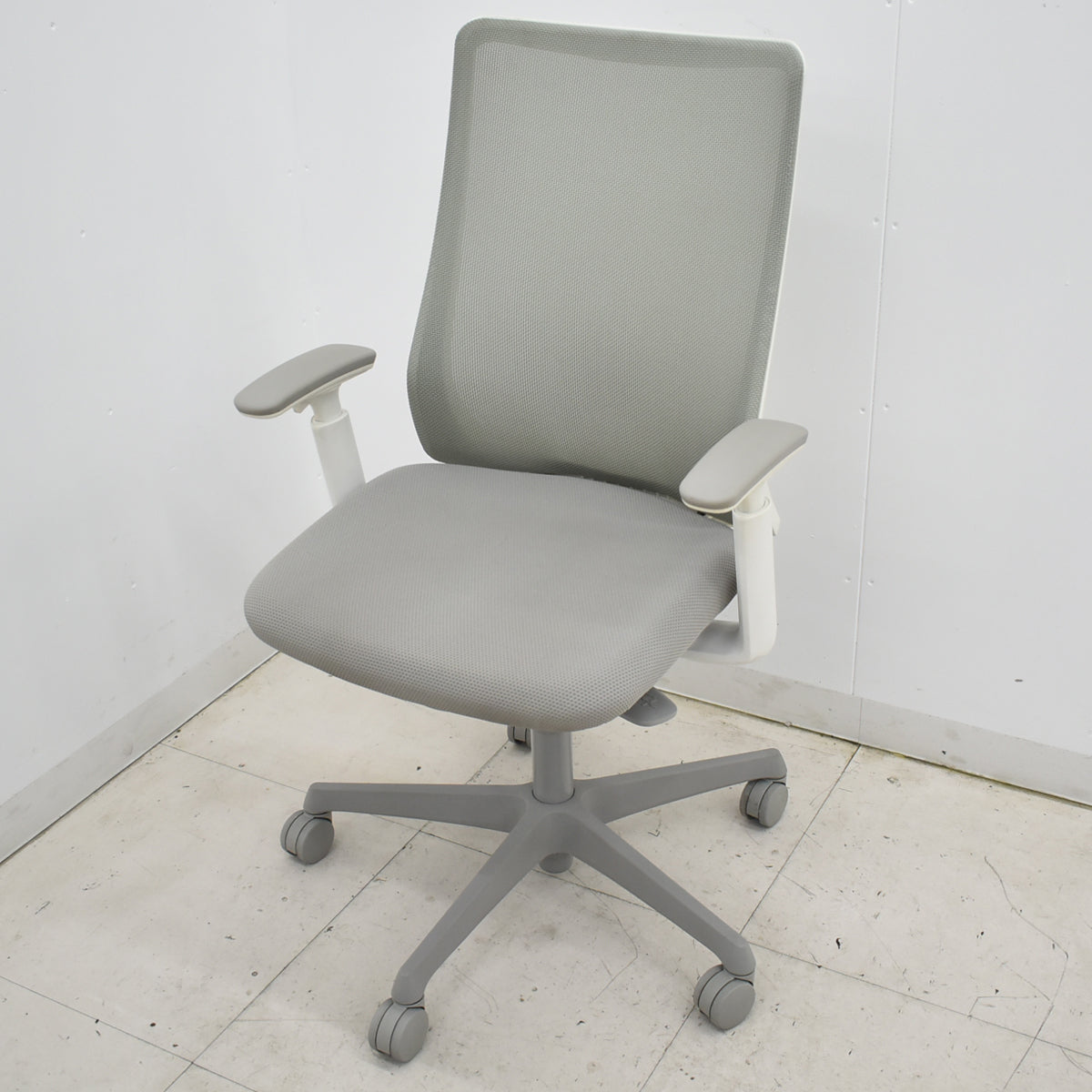 【中古】オカムラ　フルーエントチェア　ハイバック　可動肘　2018年製　2025101403【中古オフィス家具】