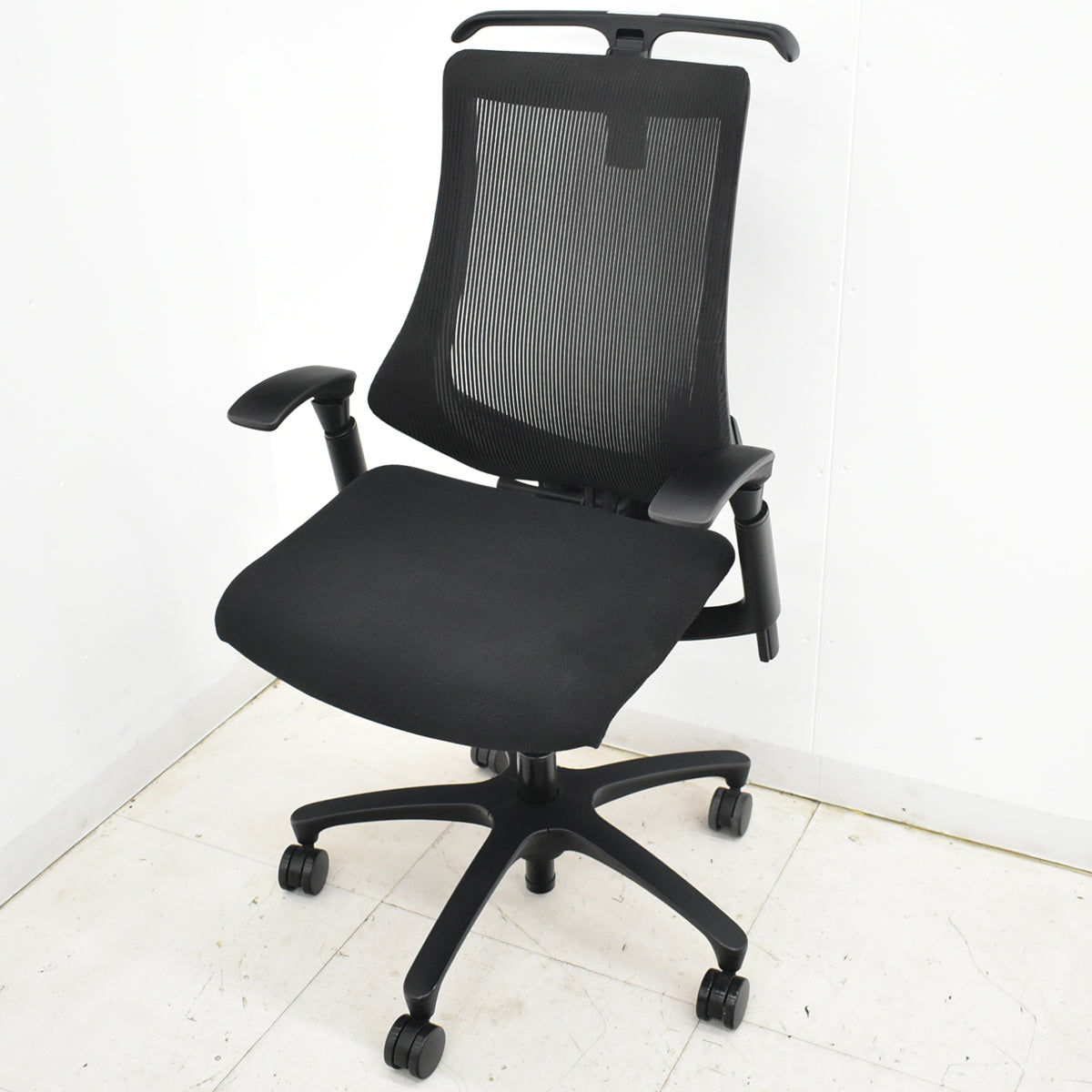 【中古】イトーキ　ｆ・エフチェア　ハイバック　可動肘　ハンガー　ストライプメッシュ　2025101406【中古オフィス家具】