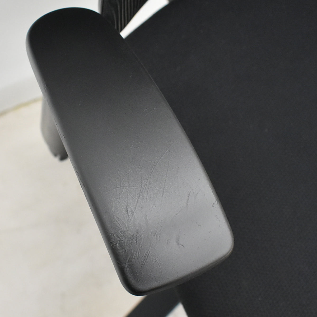 【中古】イトーキ　ｆ・エフチェア　ハイバック　可動肘　ハンガー　ストライプメッシュ　2025101406【中古オフィス家具】