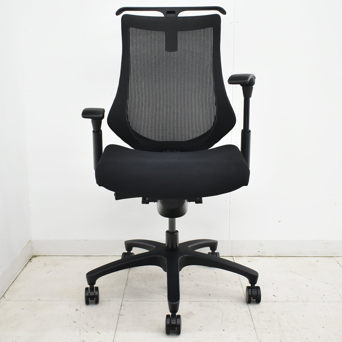 【中古】イトーキ　ｆ・エフチェア　ハイバック　可動肘　ハンガー　ストライプメッシュ　2025101406【中古オフィス家具】