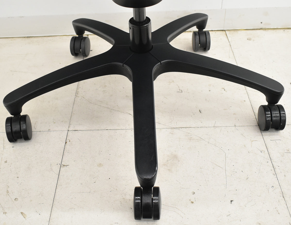 【中古】イトーキ　ｆ・エフチェア　ハイバック　可動肘　ハンガー　ストライプメッシュ　2025101406【中古オフィス家具】