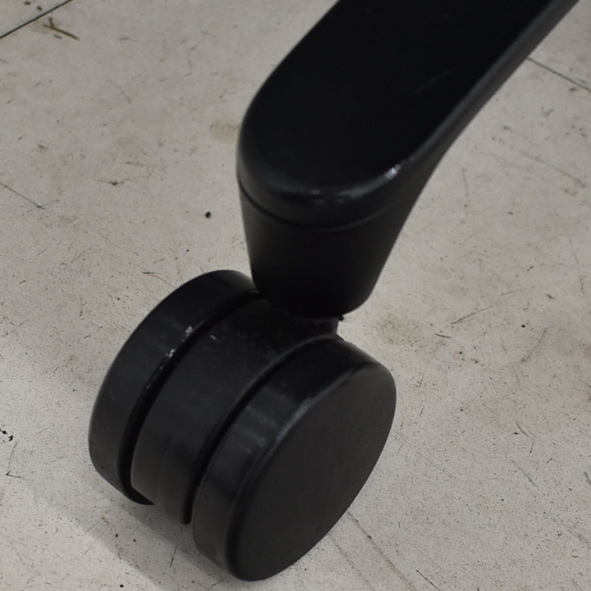 【中古】イトーキ　ｆ・エフチェア　ハイバック　可動肘　ハンガー　ストライプメッシュ　2025101406【中古オフィス家具】