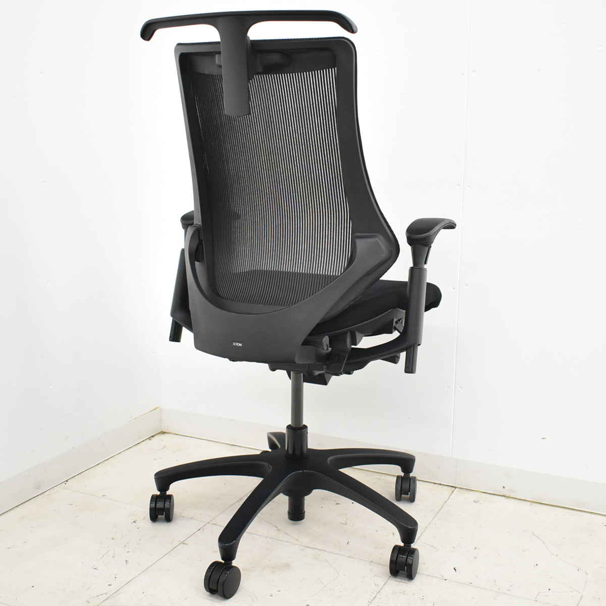 【中古】イトーキ　ｆ・エフチェア　ハイバック　可動肘　ハンガー　ストライプメッシュ　2025101406【中古オフィス家具】