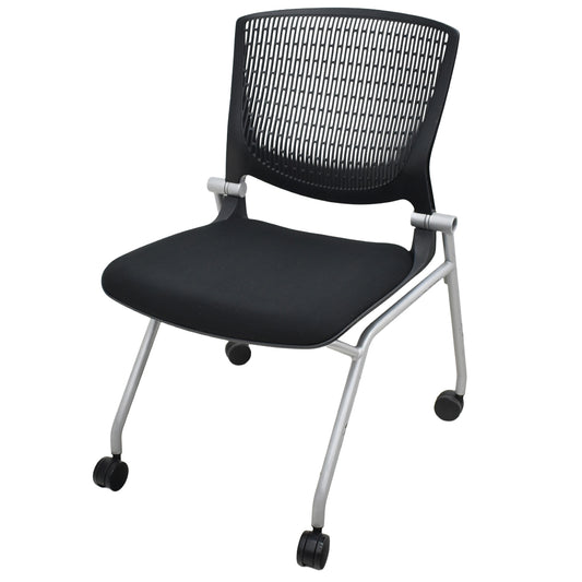 【中古】オカムラ　グラータ　ミーティングチェア　ネスティング可　ブラック　2025101408【中古オフィス家具】