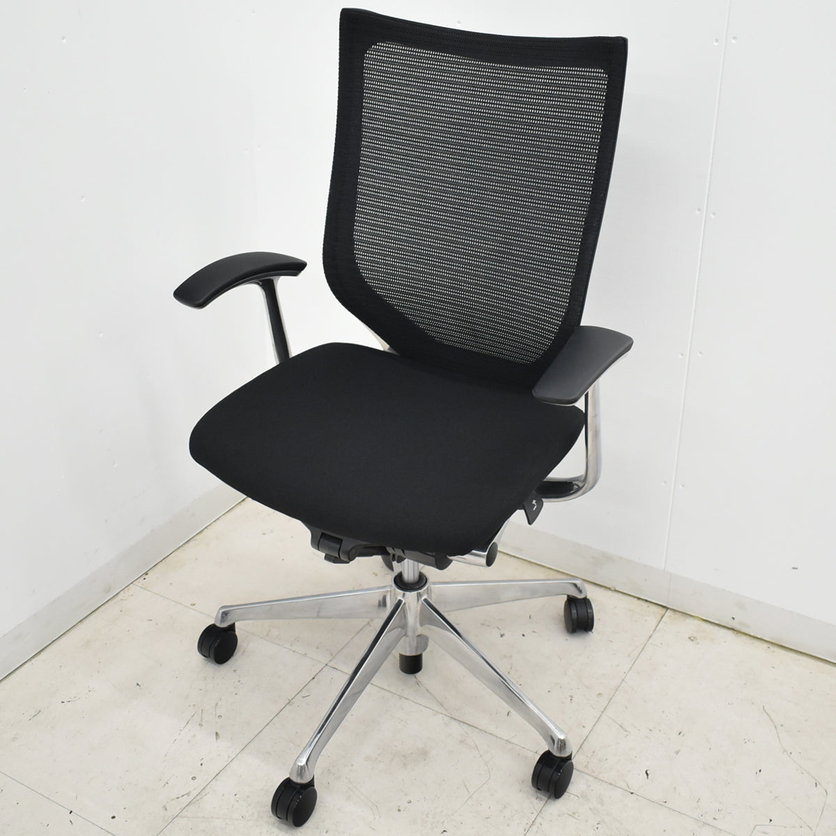 【中古】オカムラ　バロン　ハイバック　固定肘　ポリッシュ　2025101413【中古オフィス家具】