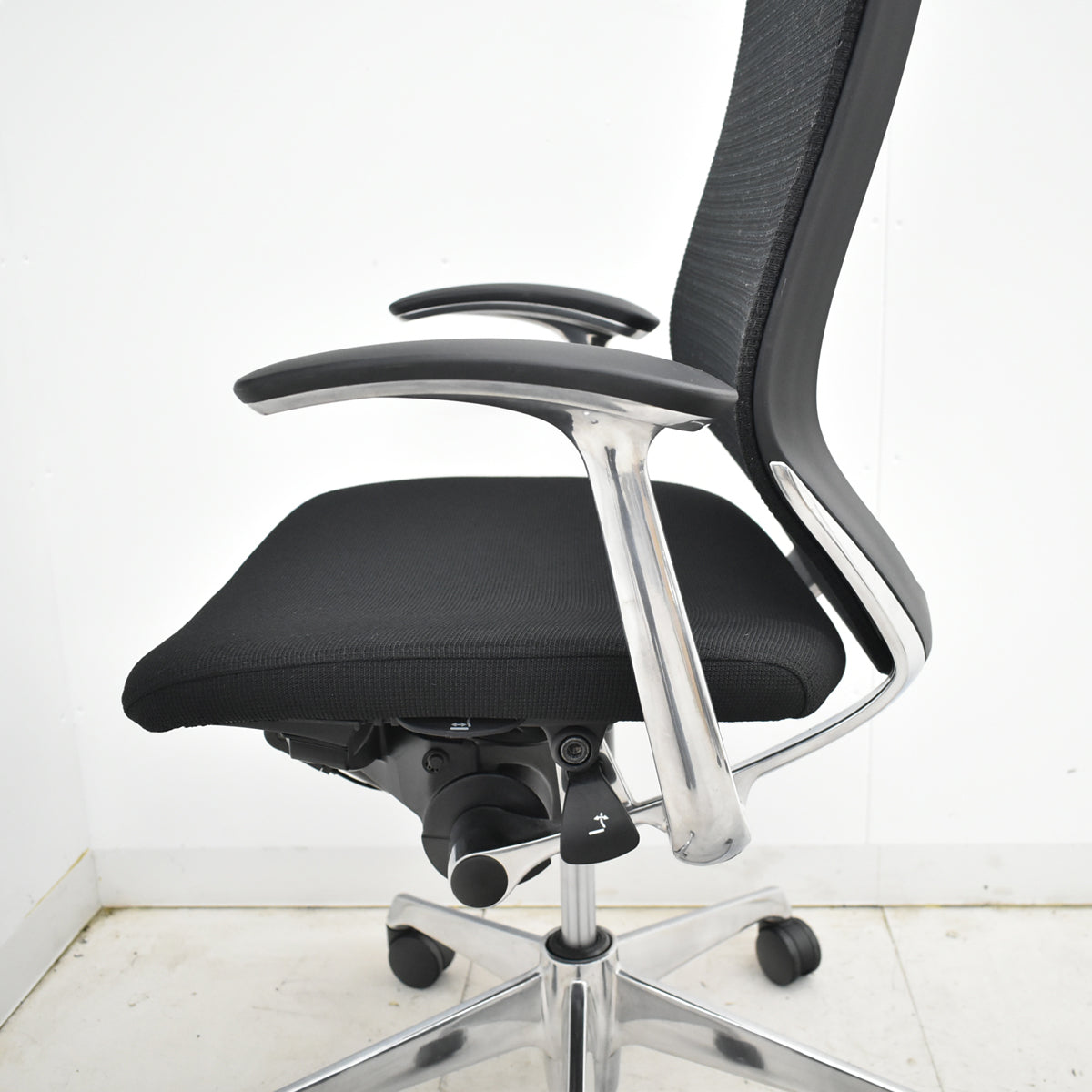 【中古】オカムラ　バロン　ハイバック　固定肘　ポリッシュ　2025101413【中古オフィス家具】