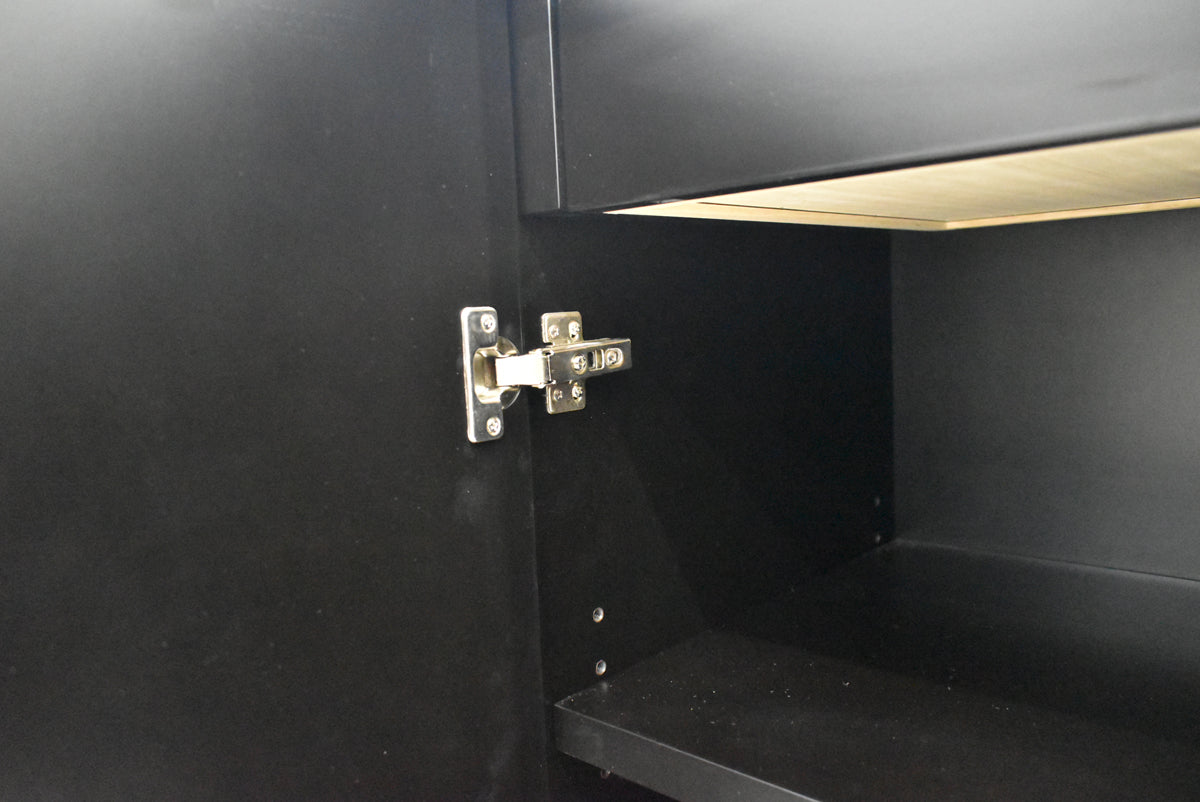 【中古】メーカー不明　高級サイドボード　木製　ソフトクローズ付　内側引出付　幅1800　2025101503【中古オフィス家具】