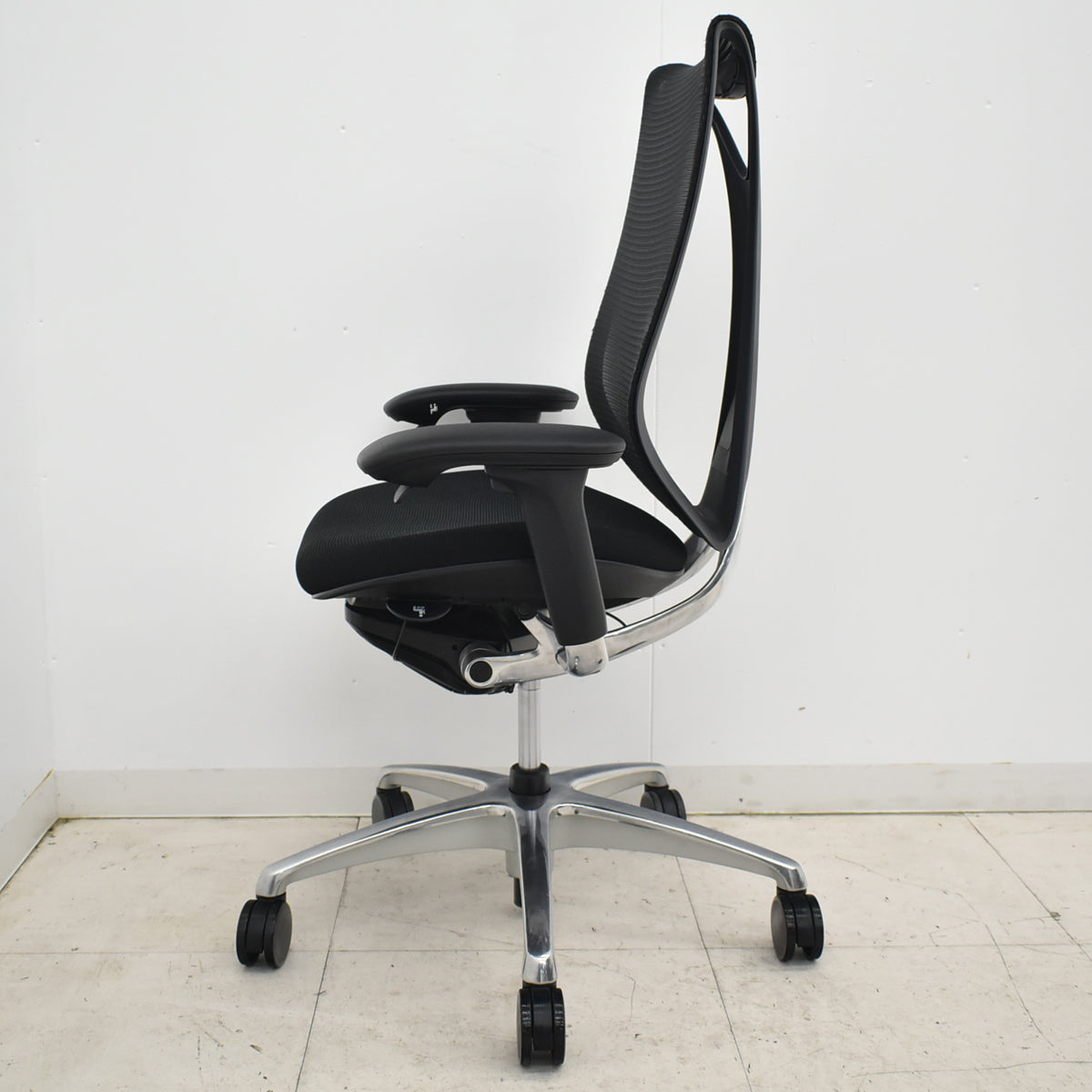 【中古】オカムラ　サブリナ　スマートオペレーション　可動肘　ポリッシュ脚　前傾機能なし　2025101603【中古オフィス家具】【中古】