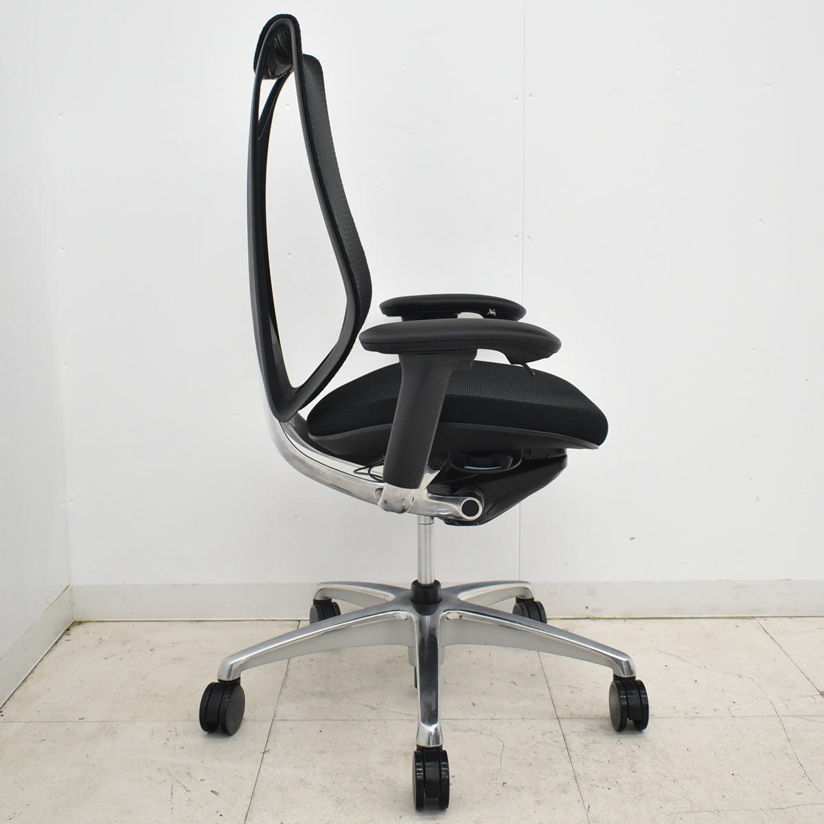 【中古】オカムラ　サブリナ　スマートオペレーション　可動肘　ポリッシュ脚　前傾機能なし　2025101603【中古オフィス家具】【中古】