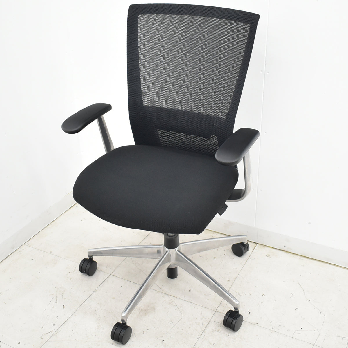 【中古】 コクヨ　フォスターカリノ　固定肘　ポリッシュ脚　ランバーサポート　2025101604【中古オフィス家具】