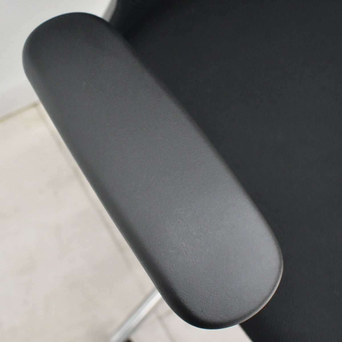 【中古】 コクヨ　フォスターカリノ　固定肘　ポリッシュ脚　ランバーサポート　2025101604【中古オフィス家具】