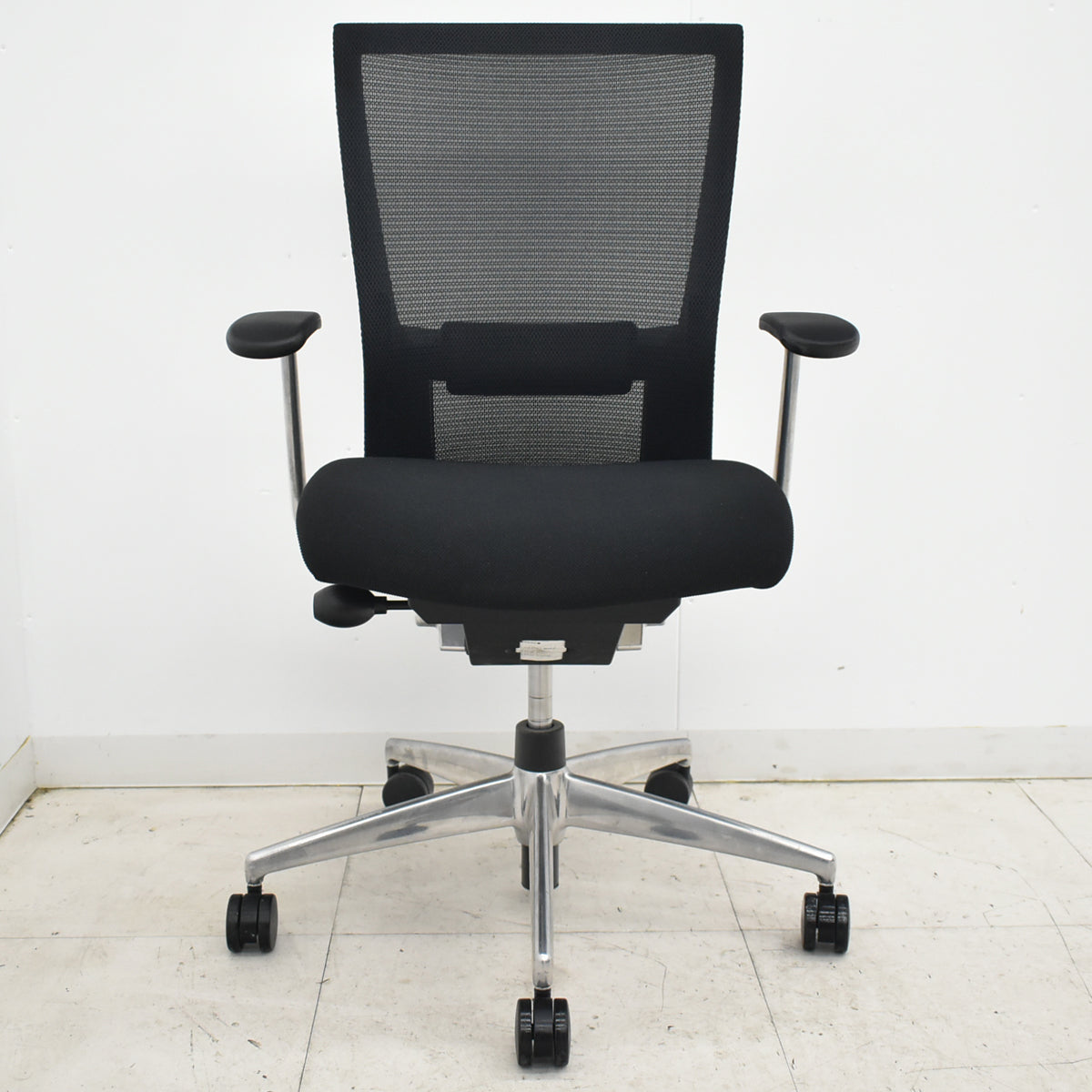 【中古】 コクヨ　フォスターカリノ　固定肘　ポリッシュ脚　ランバーサポート　2025101604【中古オフィス家具】