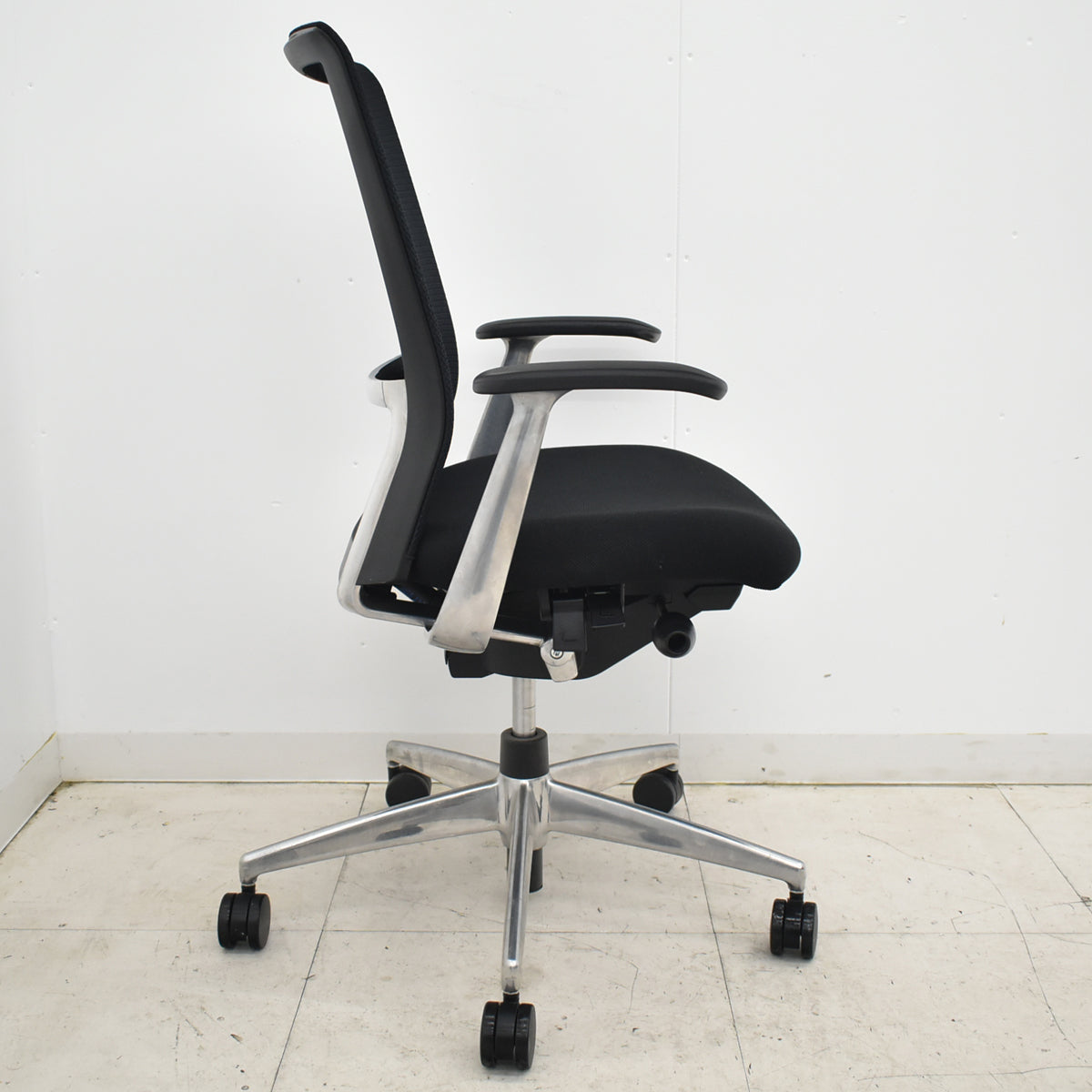 【中古】 コクヨ　フォスターカリノ　固定肘　ポリッシュ脚　ランバーサポート　2025101604【中古オフィス家具】