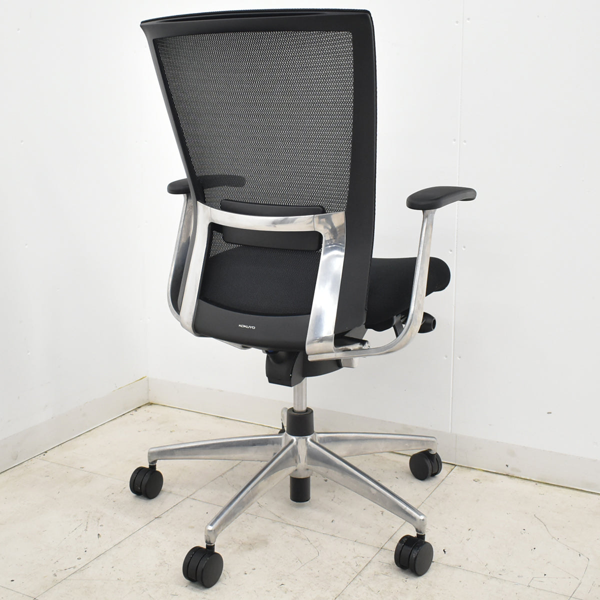 【中古】 コクヨ　フォスターカリノ　固定肘　ポリッシュ脚　ランバーサポート　2025101604【中古オフィス家具】