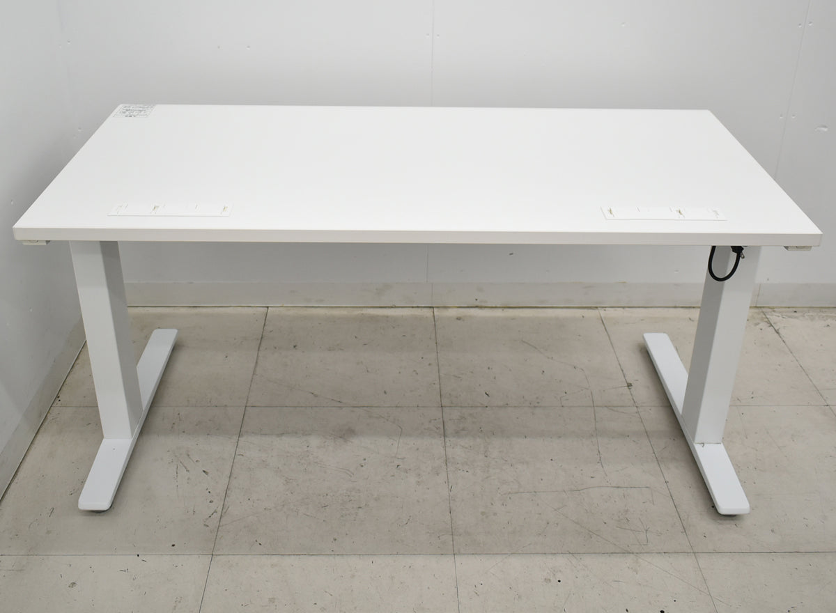 【中古】オカムラ　スイフト　電動昇降デスク　スムースフォルムエッジ　コントロールボタンタイプ　インジケーター付メモリー機能　幅1350　2025101701【中古オフィス家具】