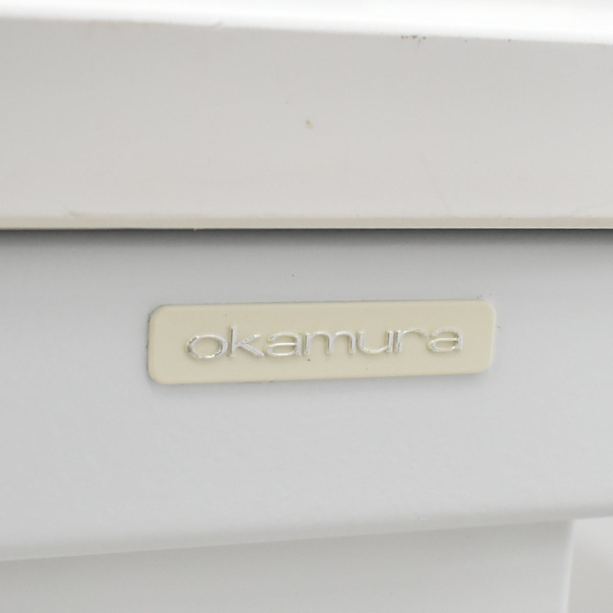 【中古】オカムラ　スイフト　電動昇降デスク　スムースフォルムエッジ　コントロールボタンタイプ　インジケーター付メモリー機能　幅1350　2025101701【中古オフィス家具】