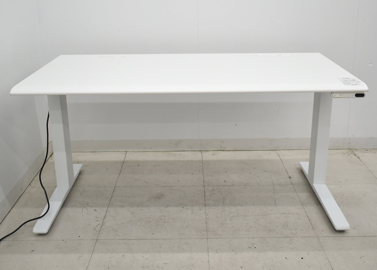 【中古】オカムラ　スイフト　電動昇降デスク　スムースフォルムエッジ　コントロールボタンタイプ　インジケーター付メモリー機能　幅1350　2025101701【中古オフィス家具】