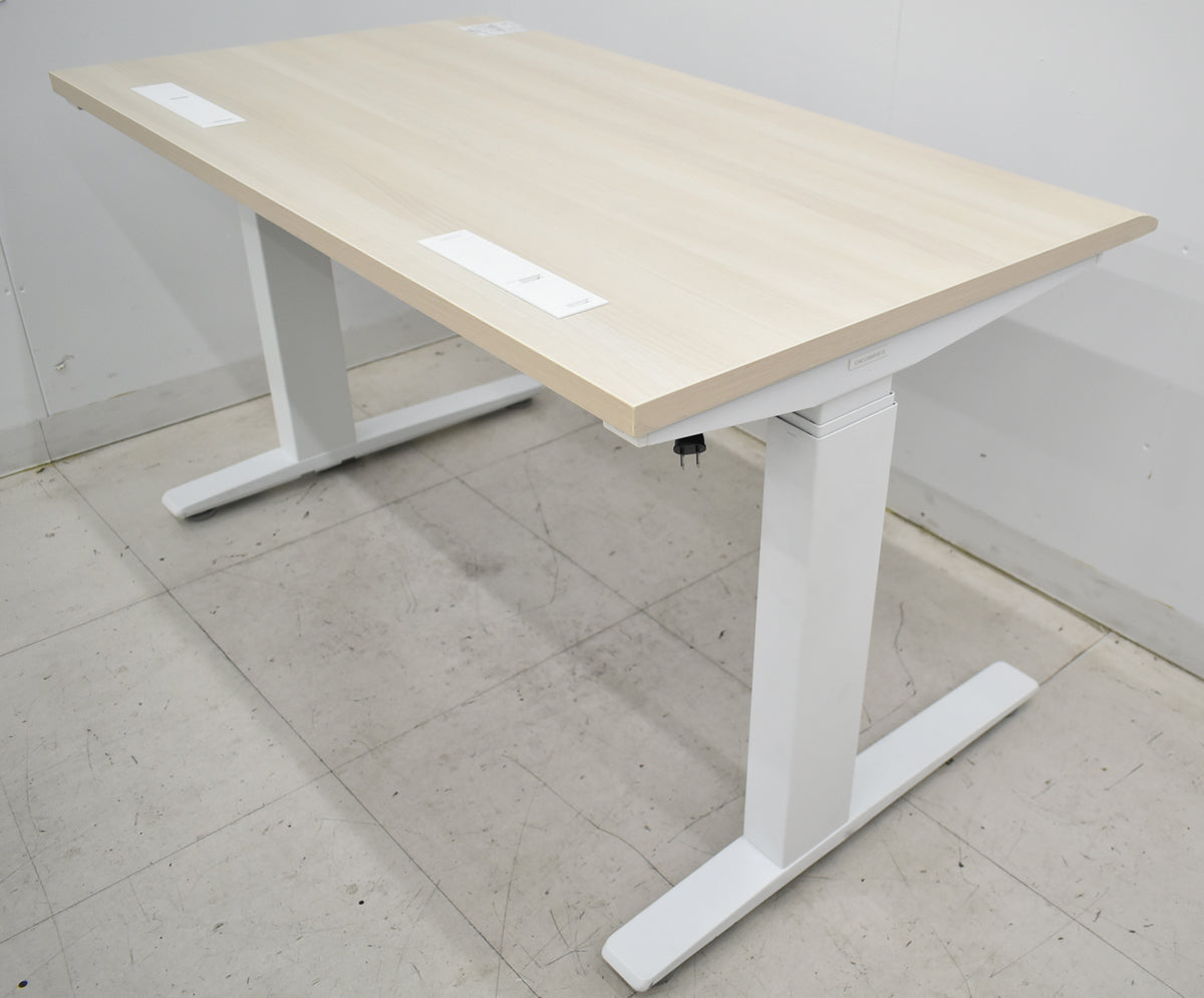 【中古】オカムラ　スイフト　電動昇降デスク　スムースフォルムエッジ　コントロールレバータイプ　インジケーター付メモリー機能　2022年製　幅1150　2025101702【中古オフィス家具】