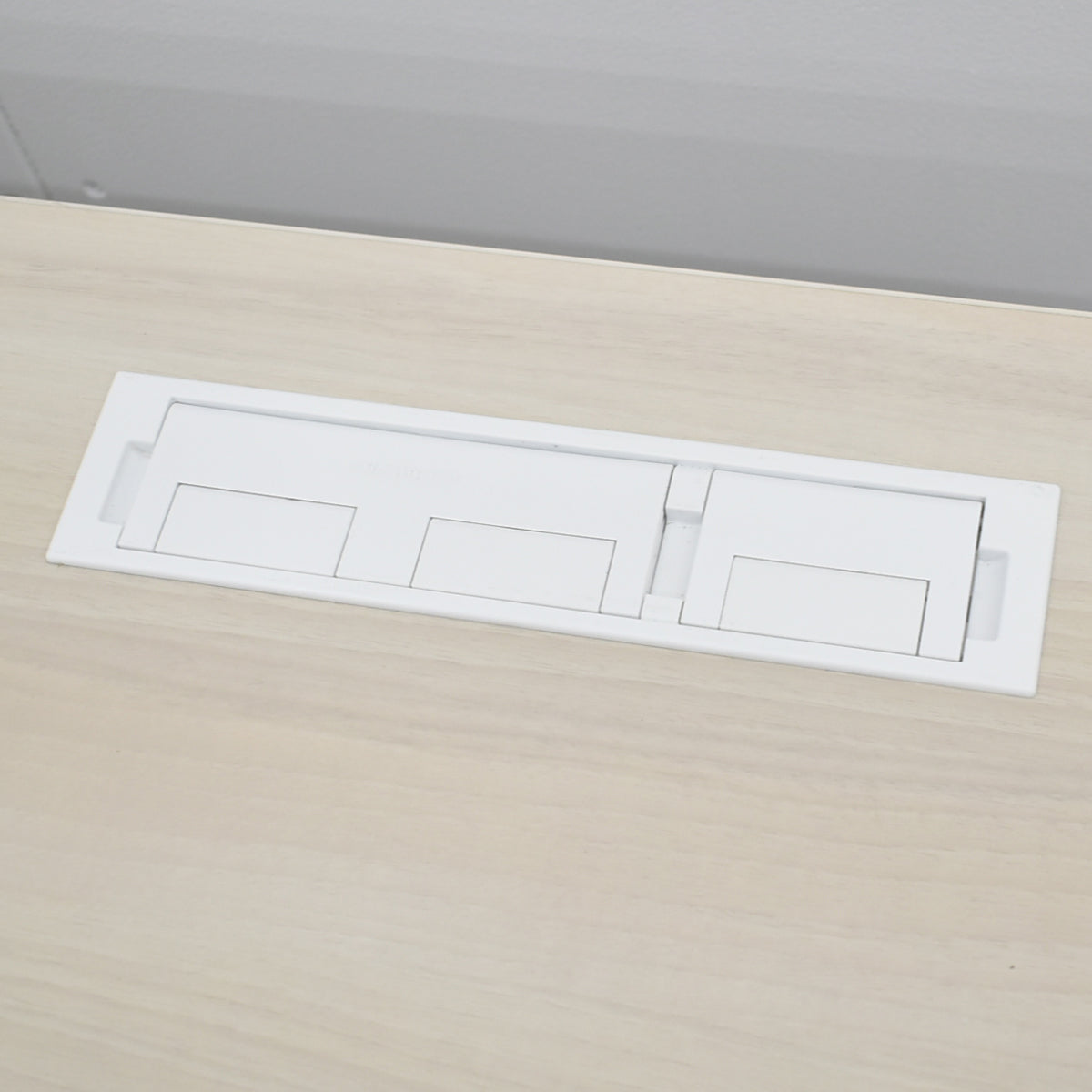 【中古】オカムラ　スイフト　電動昇降デスク　スムースフォルムエッジ　コントロールレバータイプ　インジケーター付メモリー機能　2022年製　幅1150　2025101702【中古オフィス家具】