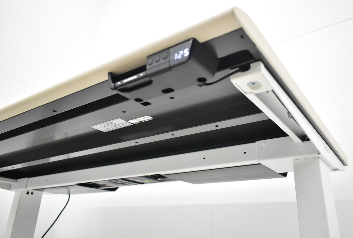 【中古】オカムラ　スイフト　電動昇降デスク　スムースフォルムエッジ　コントロールレバータイプ　インジケーター付メモリー機能　2022年製　幅1150　2025101702【中古オフィス家具】