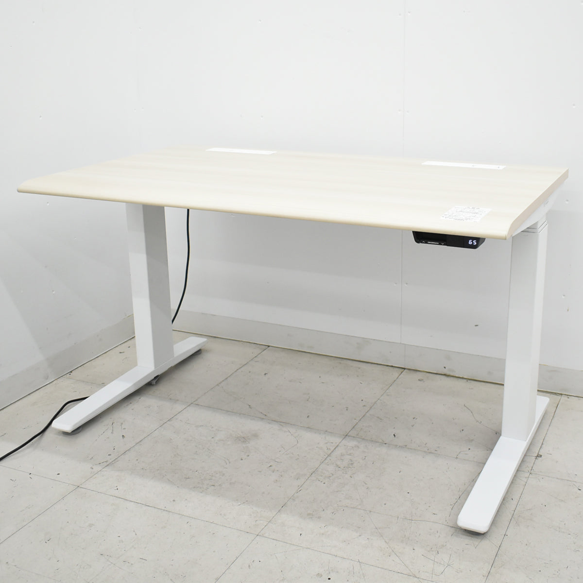 【中古】オカムラ　スイフト　電動昇降デスク　スムースフォルムエッジ　コントロールレバータイプ　インジケーター付メモリー機能　2022年製　幅1150　2025101702【中古オフィス家具】