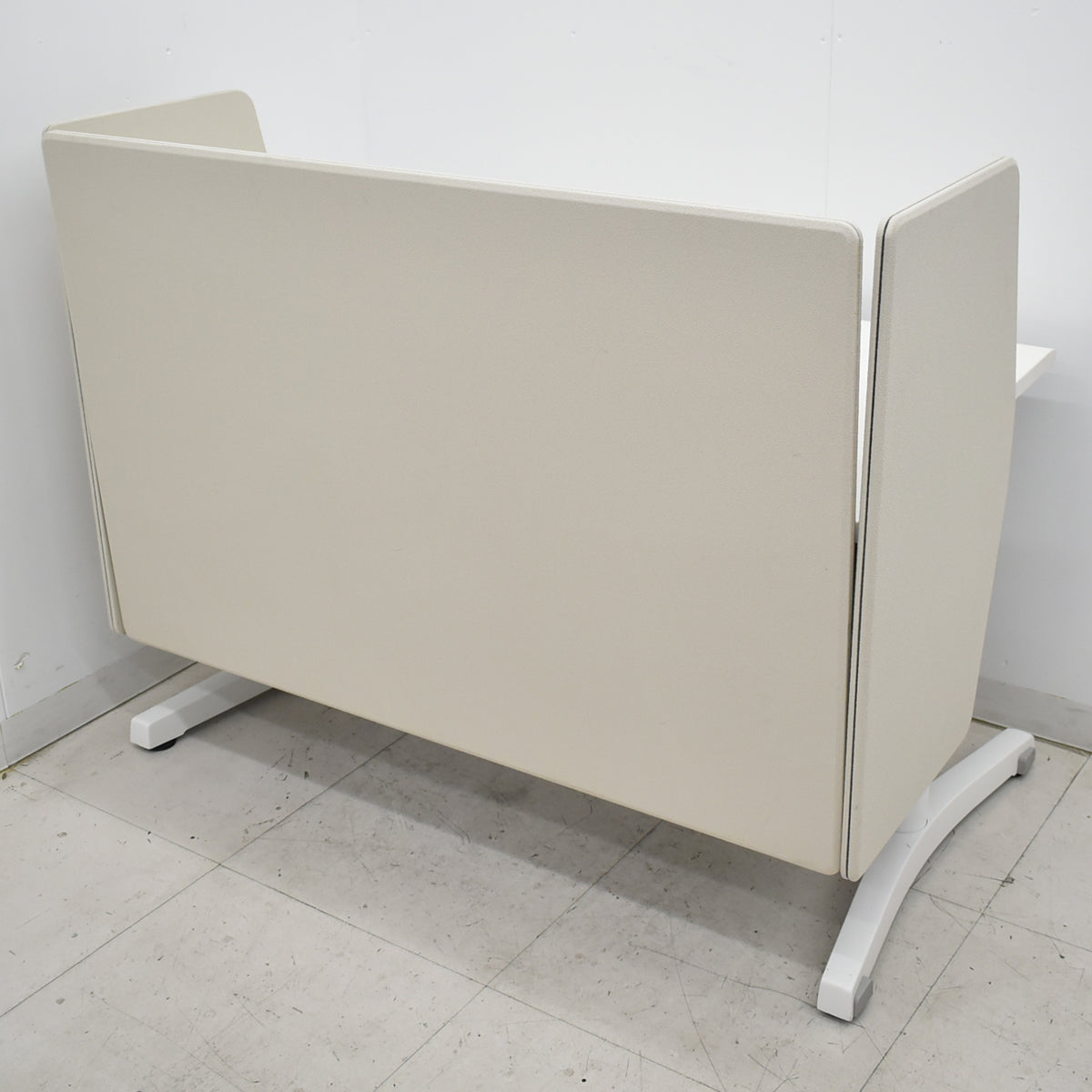 【中古】イトーキ　トイロ　電動昇降デスク　デスクトップパネル付　コントロールボタンタイプ　インジケーターメモリ機能　幅1150　2025101705【中古オフィス家具】