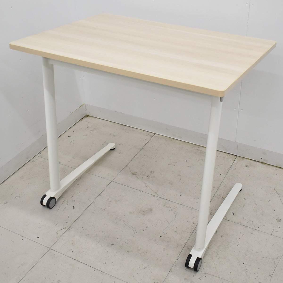 【中古】オカムラ　ライブスパーソナルデスク　2021年製　幅800　2025102001【中古オフィス家具】