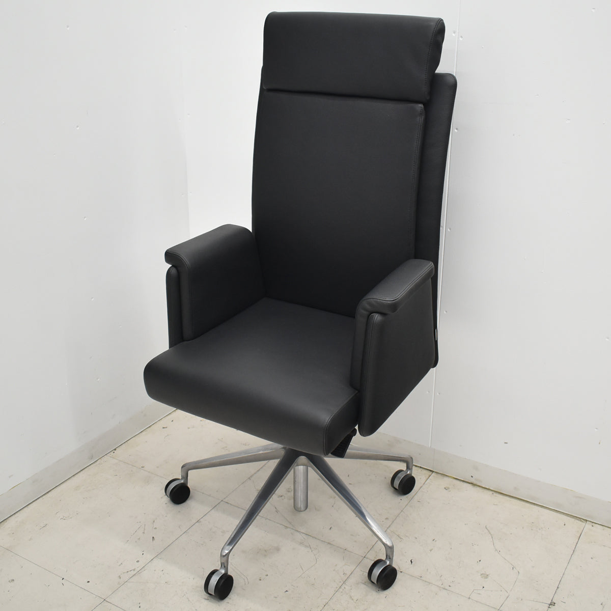 【中古】ウォルター・ノル　JASON　エグゼクティブチェア　総革張り　ブラック　2025102002【中古オフィス家具】