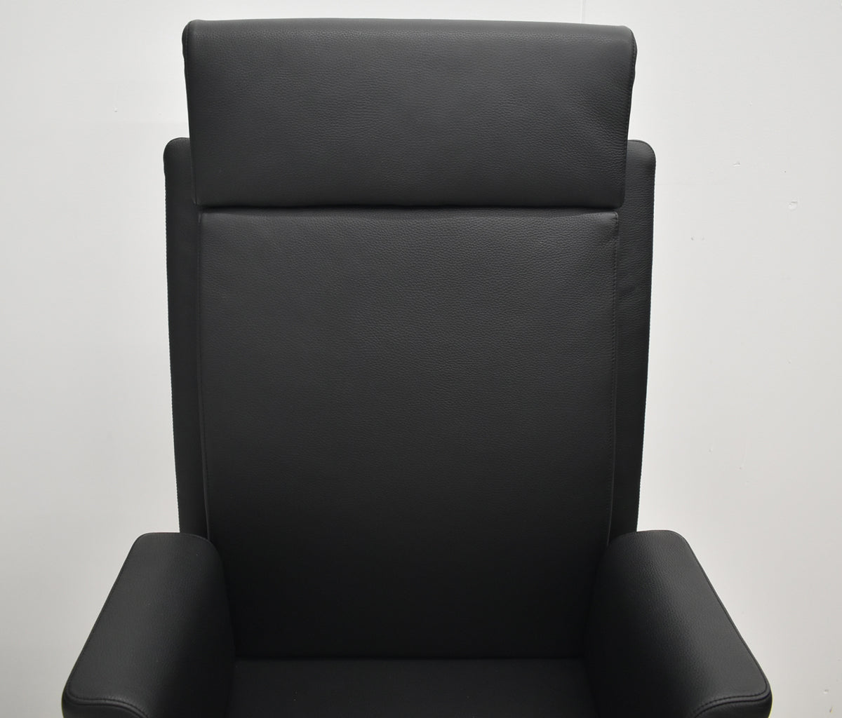 【中古】ウォルター・ノル　JASON　エグゼクティブチェア　総革張り　ブラック　2025102002【中古オフィス家具】