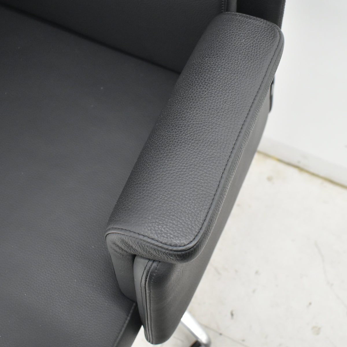 【中古】ウォルター・ノル　JASON　エグゼクティブチェア　総革張り　ブラック　2025102002【中古オフィス家具】