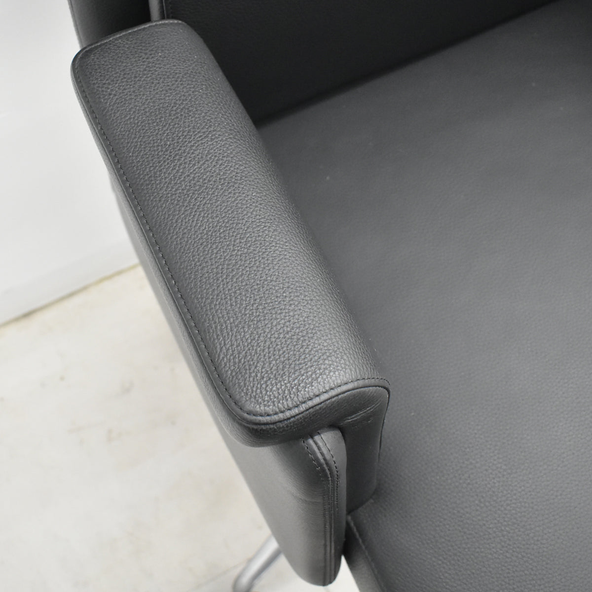 【中古】ウォルター・ノル　JASON　エグゼクティブチェア　総革張り　ブラック　2025102002【中古オフィス家具】