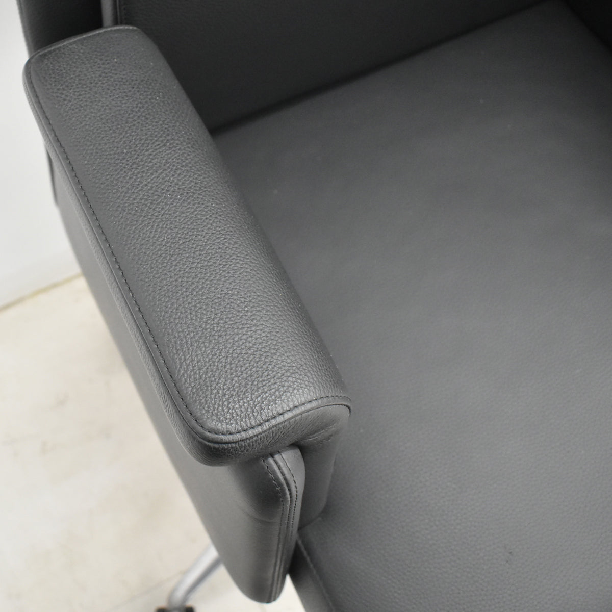 【中古】ウォルター・ノル　JASON　エグゼクティブチェア　総革張り　ブラック　2025102002【中古オフィス家具】