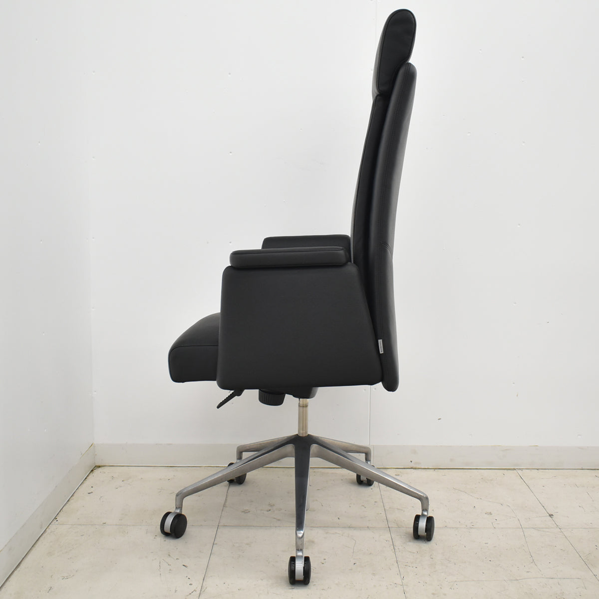 【中古】ウォルター・ノル　JASON　エグゼクティブチェア　総革張り　ブラック　2025102002【中古オフィス家具】