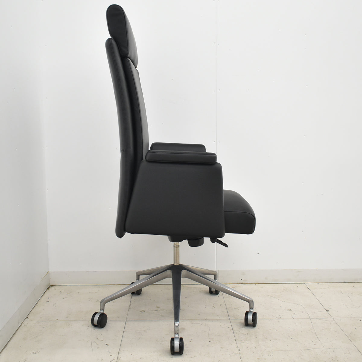 【中古】ウォルター・ノル　JASON　エグゼクティブチェア　総革張り　ブラック　2025102002【中古オフィス家具】