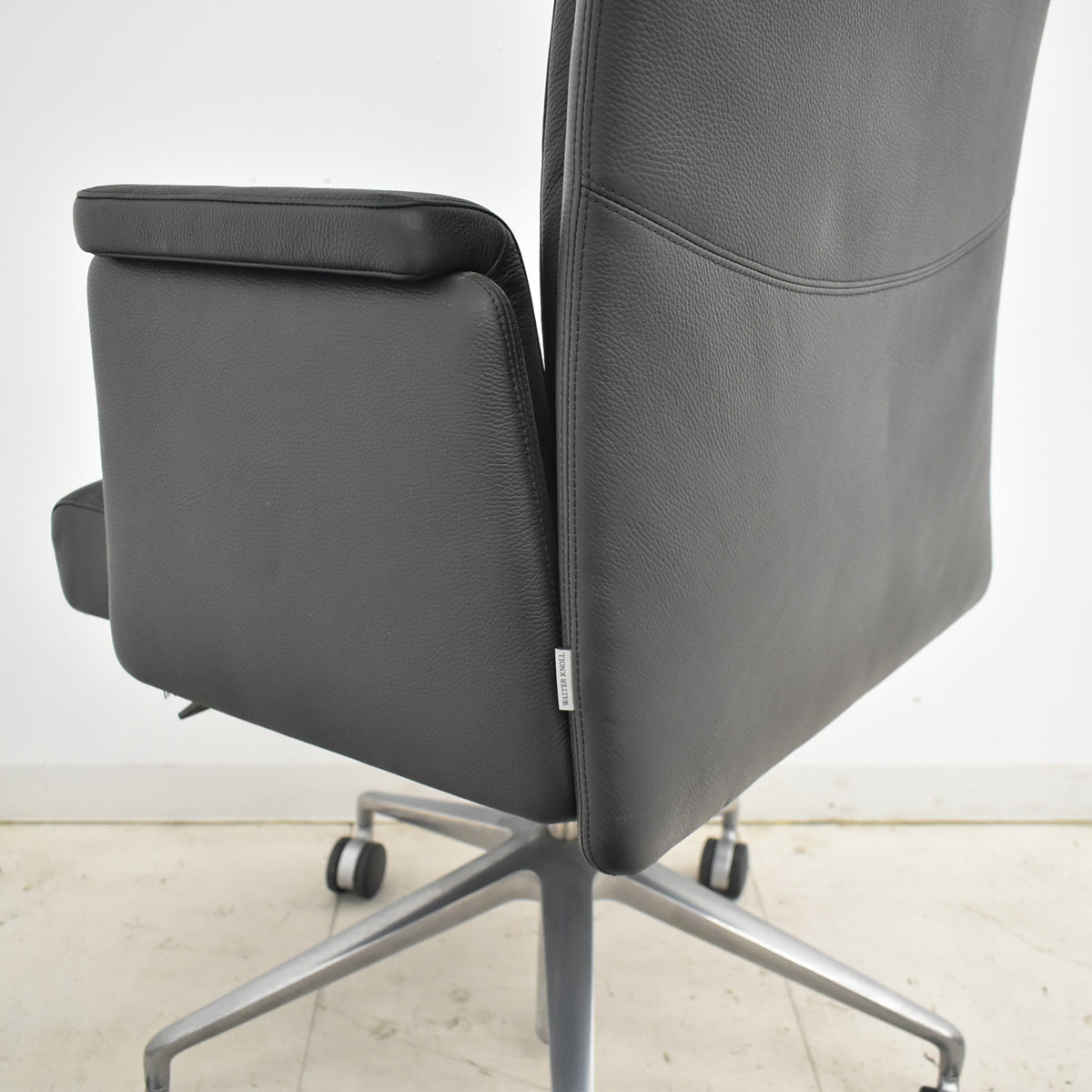 【中古】ウォルター・ノル　JASON　エグゼクティブチェア　総革張り　ブラック　2025102002【中古オフィス家具】