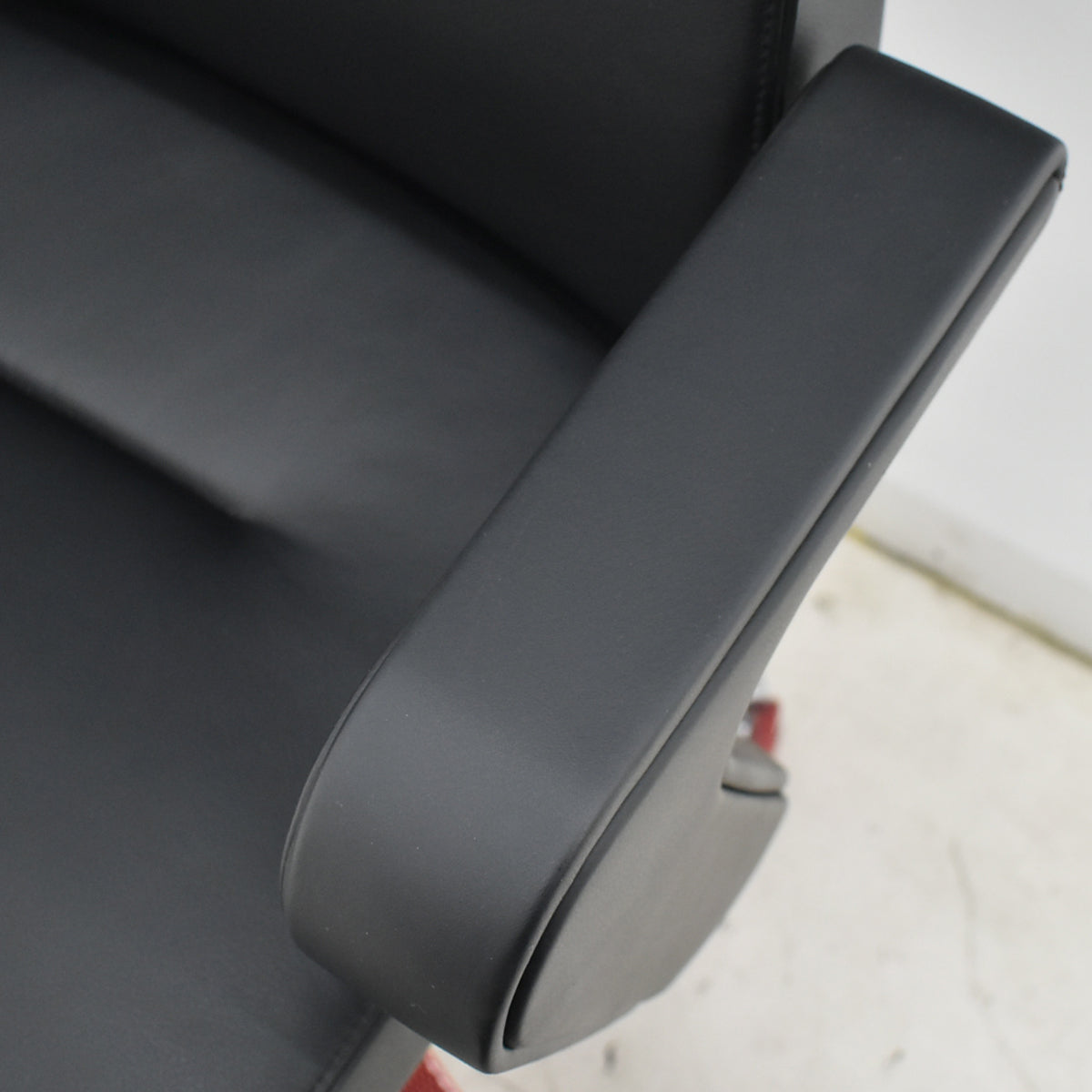 【中古】セダス　オフコース エグゼクティブ　総革張り　ポリッシュ　2025102301【中古オフィス家具】