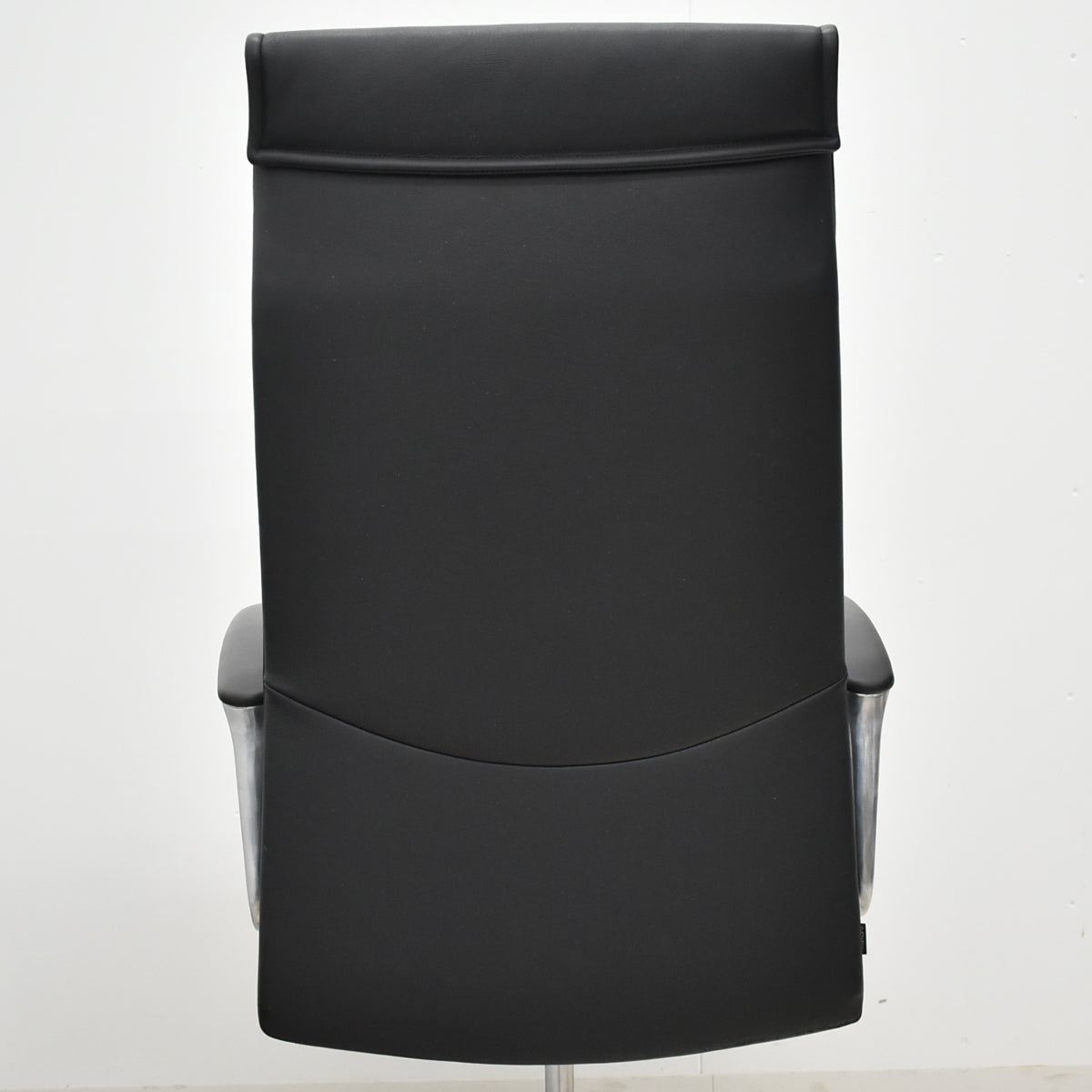 【中古】オカムラ　CEシリーズRXタイプ　エクストラハイバック　固定肘　ポリッシュ　2018年製　2025102302【中古オフィス家具】