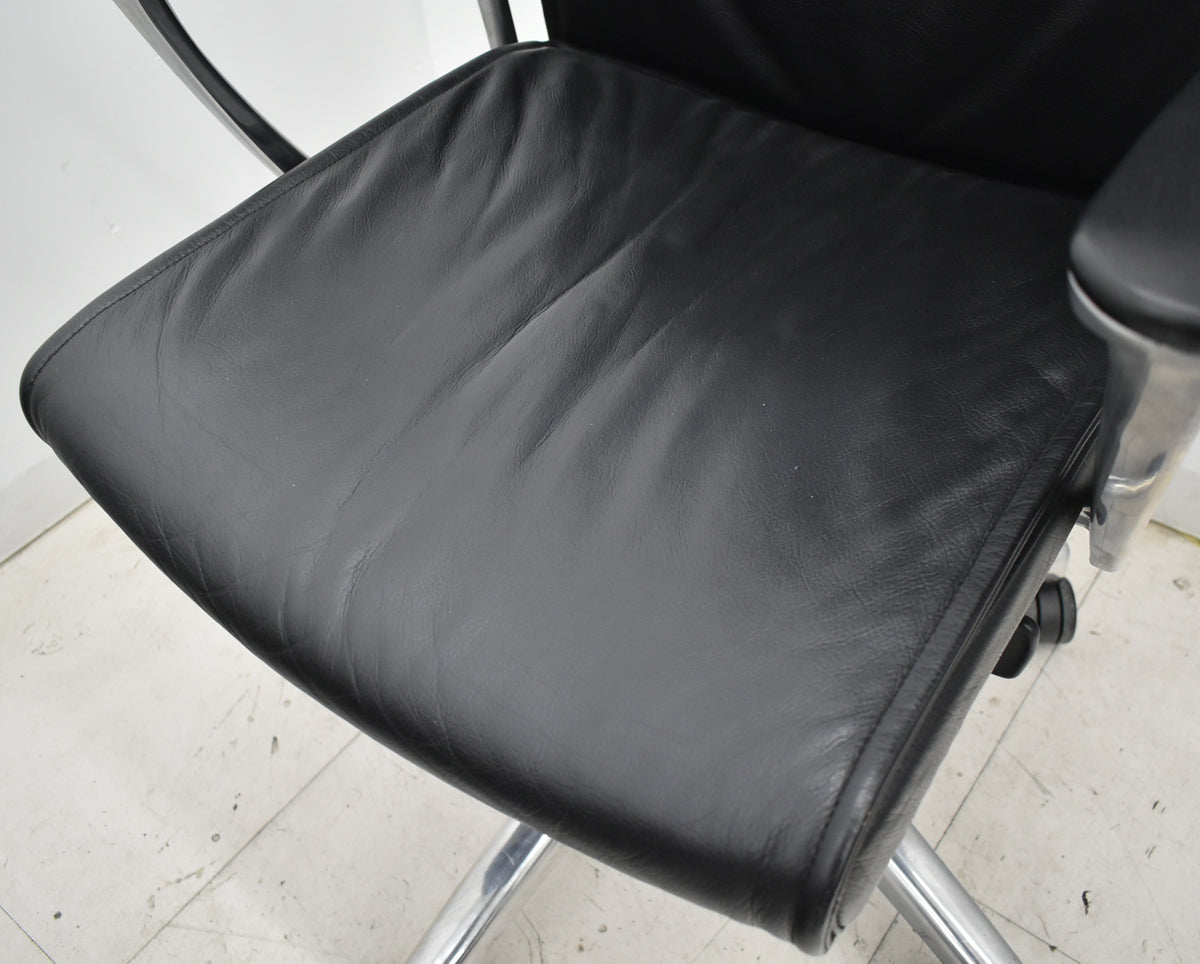 【中古】オカムラ　CEシリーズRXタイプ　エクストラハイバック　固定肘　ポリッシュ　2018年製　2025102303【中古オフィス家具】