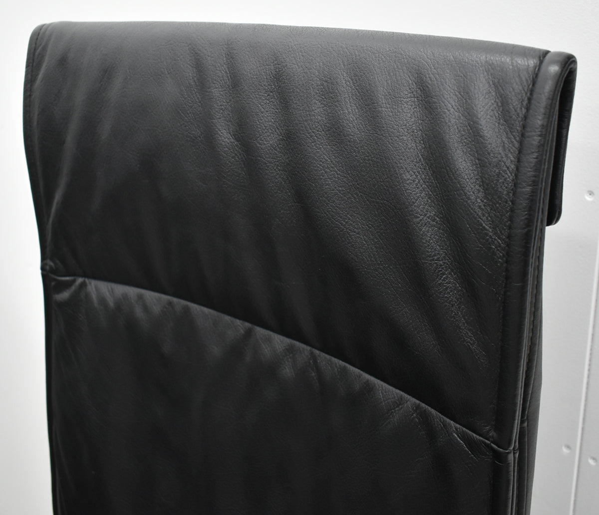 【中古】オカムラ　CEシリーズRXタイプ　エクストラハイバック　固定肘　ポリッシュ　2018年製　2025102303【中古オフィス家具】