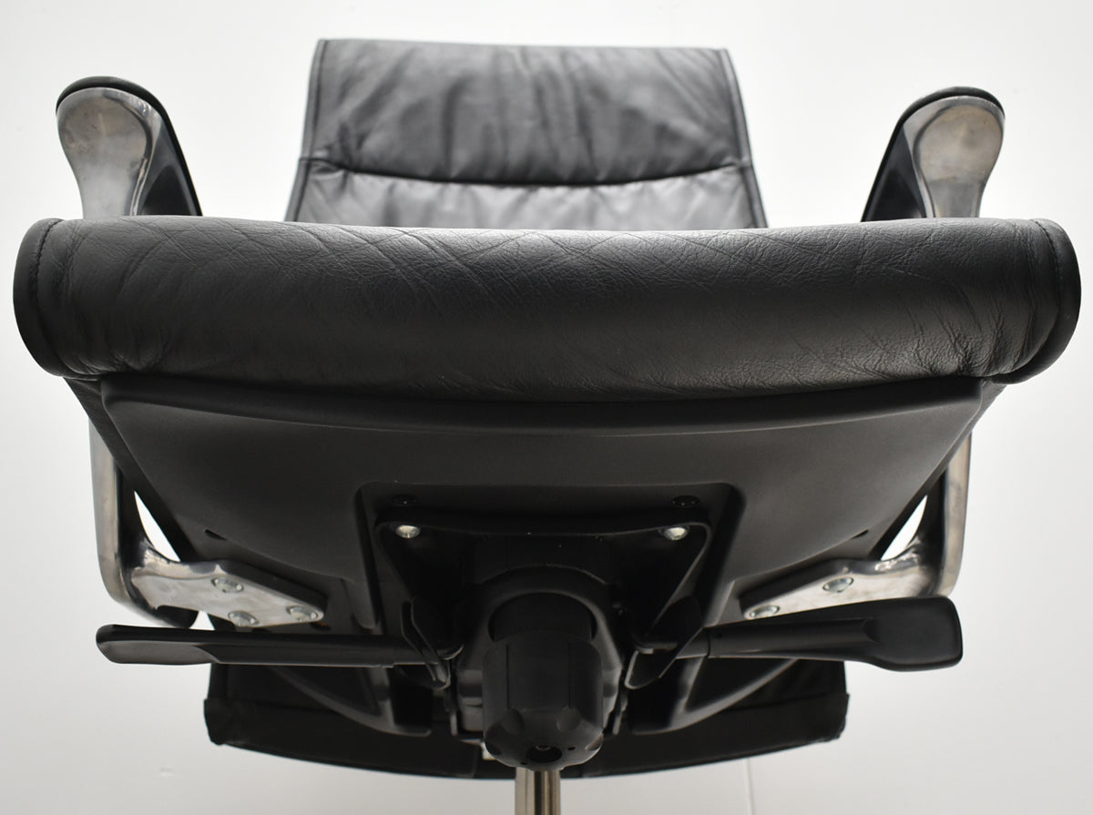 【中古】オカムラ　CEシリーズRXタイプ　エクストラハイバック　固定肘　ポリッシュ　2018年製　2025102303【中古オフィス家具】