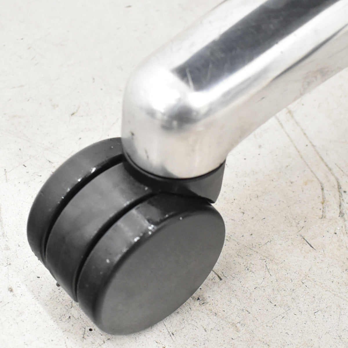 【中古】オカムラ　CEシリーズRXタイプ　エクストラハイバック　固定肘　ポリッシュ　2018年製　2025102303【中古オフィス家具】