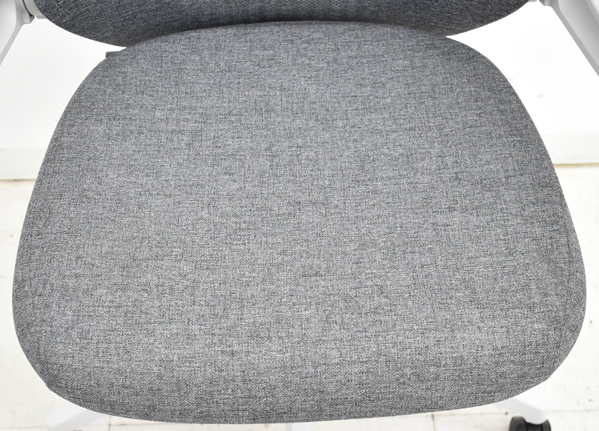 【中古】イトーキ　ノート　ハイバック　３Ｄアームレスト　ライトグレーフレーム　2023年製　2025102304【中古オフィス家具】