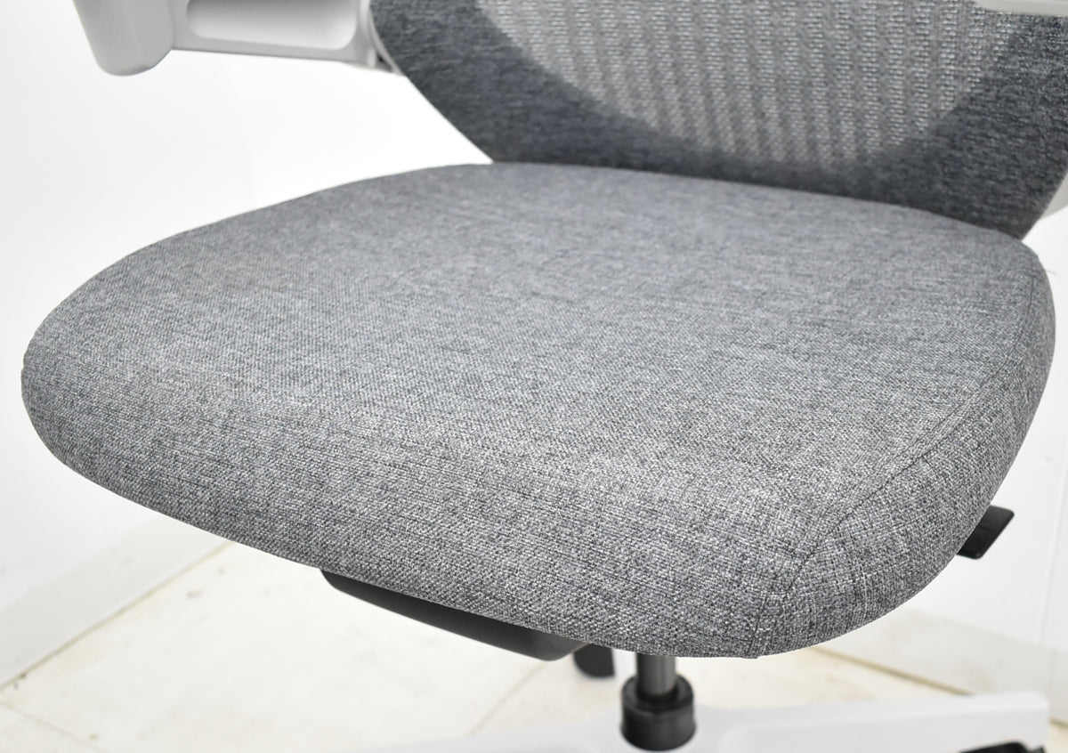 【中古】イトーキ　ノート　ハイバック　３Ｄアームレスト　ライトグレーフレーム　2023年製　2025102304【中古オフィス家具】