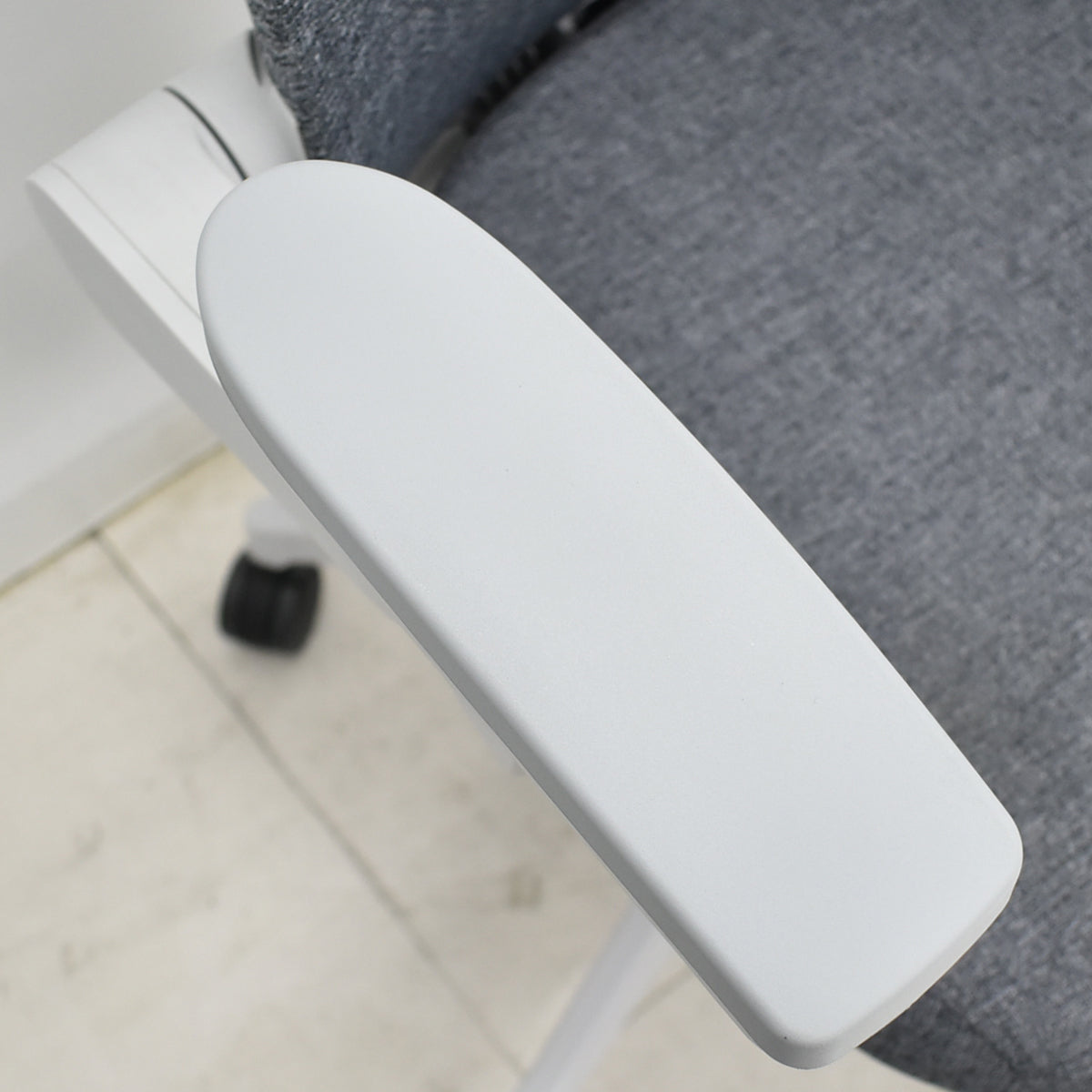 【中古】イトーキ　ノート　ハイバック　３Ｄアームレスト　ライトグレーフレーム　2023年製　2025102304【中古オフィス家具】