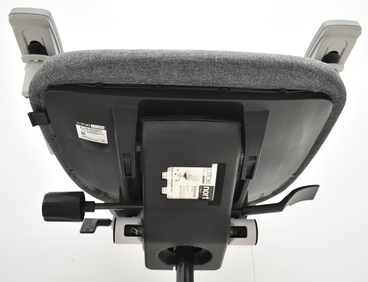 【中古】イトーキ　ノート　ハイバック　３Ｄアームレスト　ライトグレーフレーム　2023年製　2025102304【中古オフィス家具】