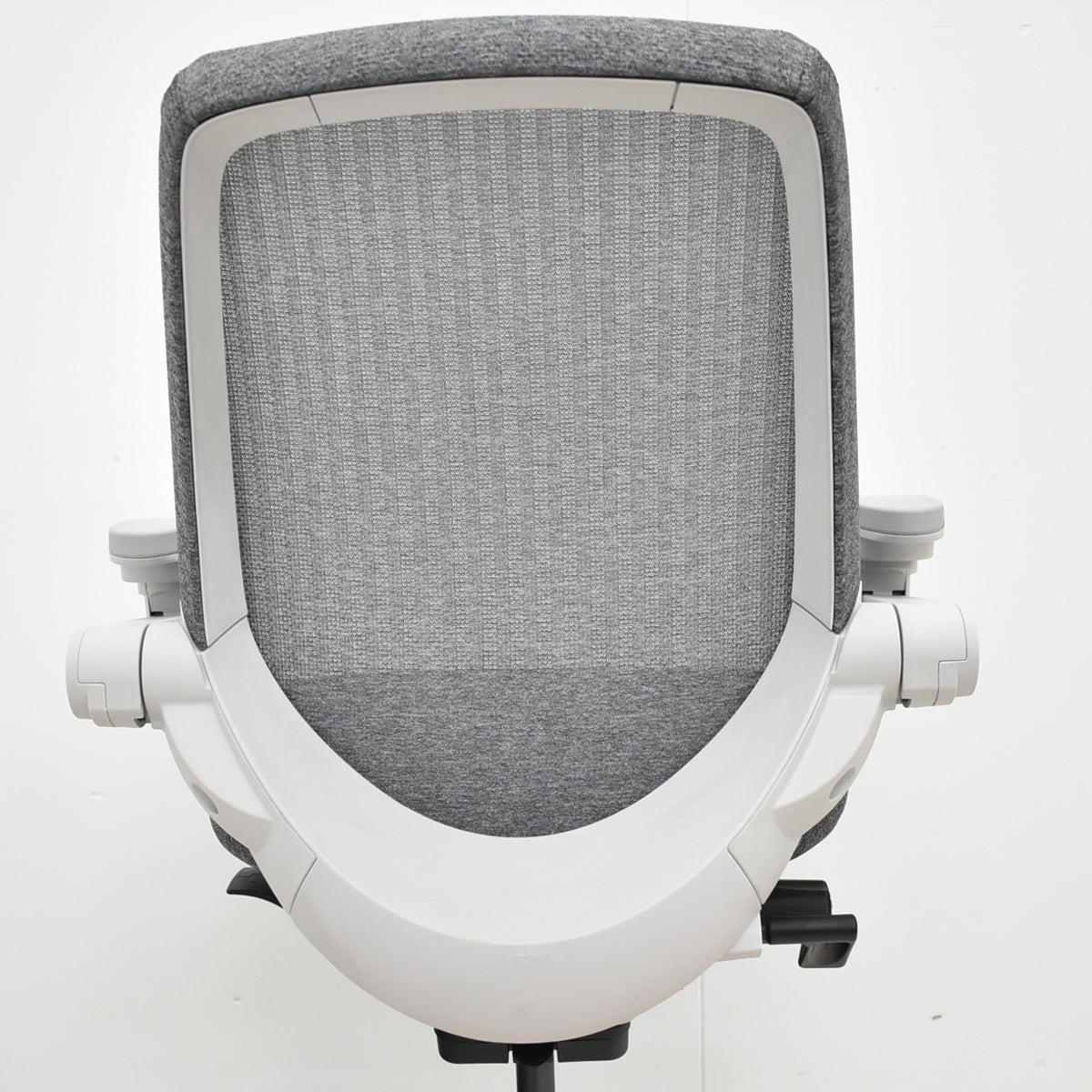 【中古】イトーキ　ノート　ハイバック　３Ｄアームレスト　ライトグレーフレーム　2023年製　2025102304【中古オフィス家具】