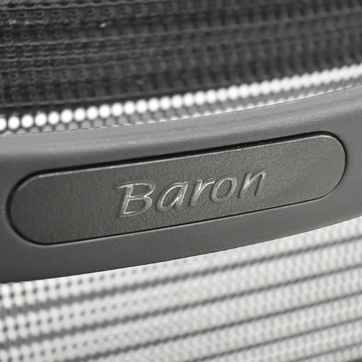 【中古】オカムラ　バロン　ハイバック　固定肘（新品交換済）革張り　シルバー脚　2025102305【中古オフィス家具】