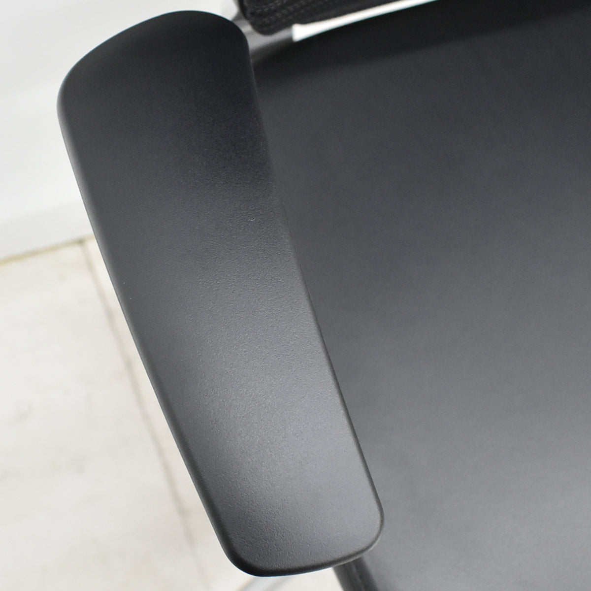 【中古】オカムラ　バロン　ハイバック　固定肘（新品交換済）革張り　シルバー脚　2025102305【中古オフィス家具】