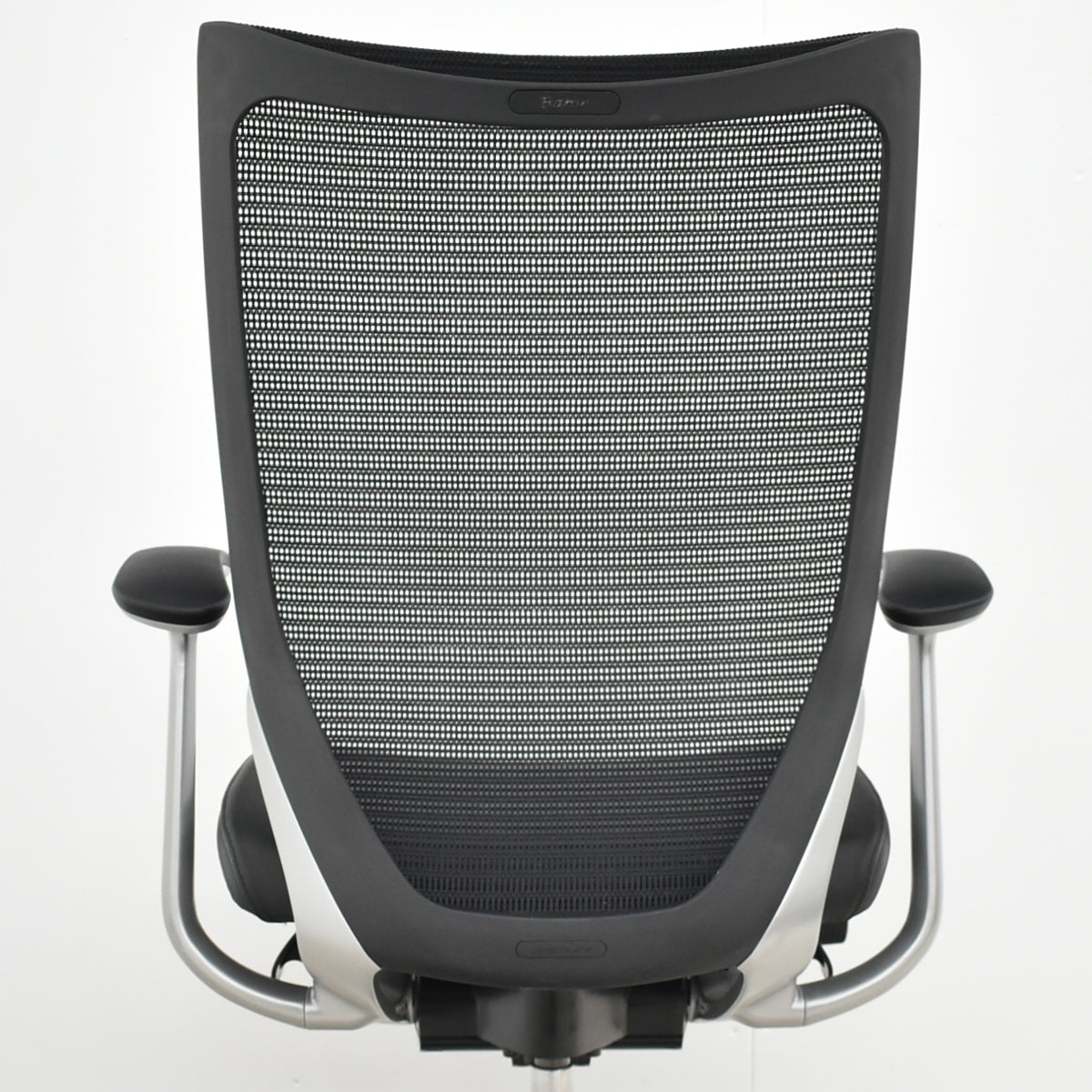 【中古】オカムラ　バロン　ハイバック　固定肘（新品交換済）革張り　シルバー脚　2025102305【中古オフィス家具】