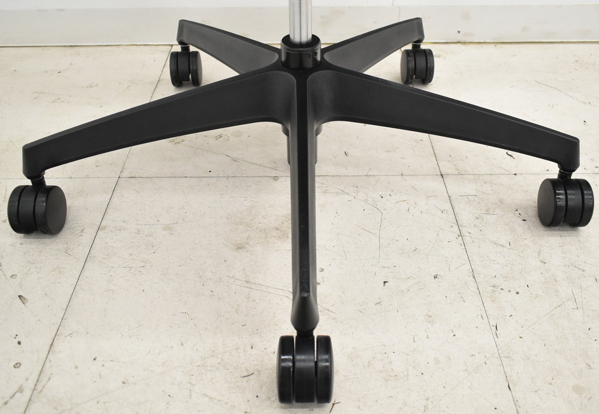 【中古】コクヨ　イング　バーチカルタイプ　ヘッドレスト　固定肘　ハンガー　ナイロンキャスター　2021年製　2025102306【中古オフィス家具】